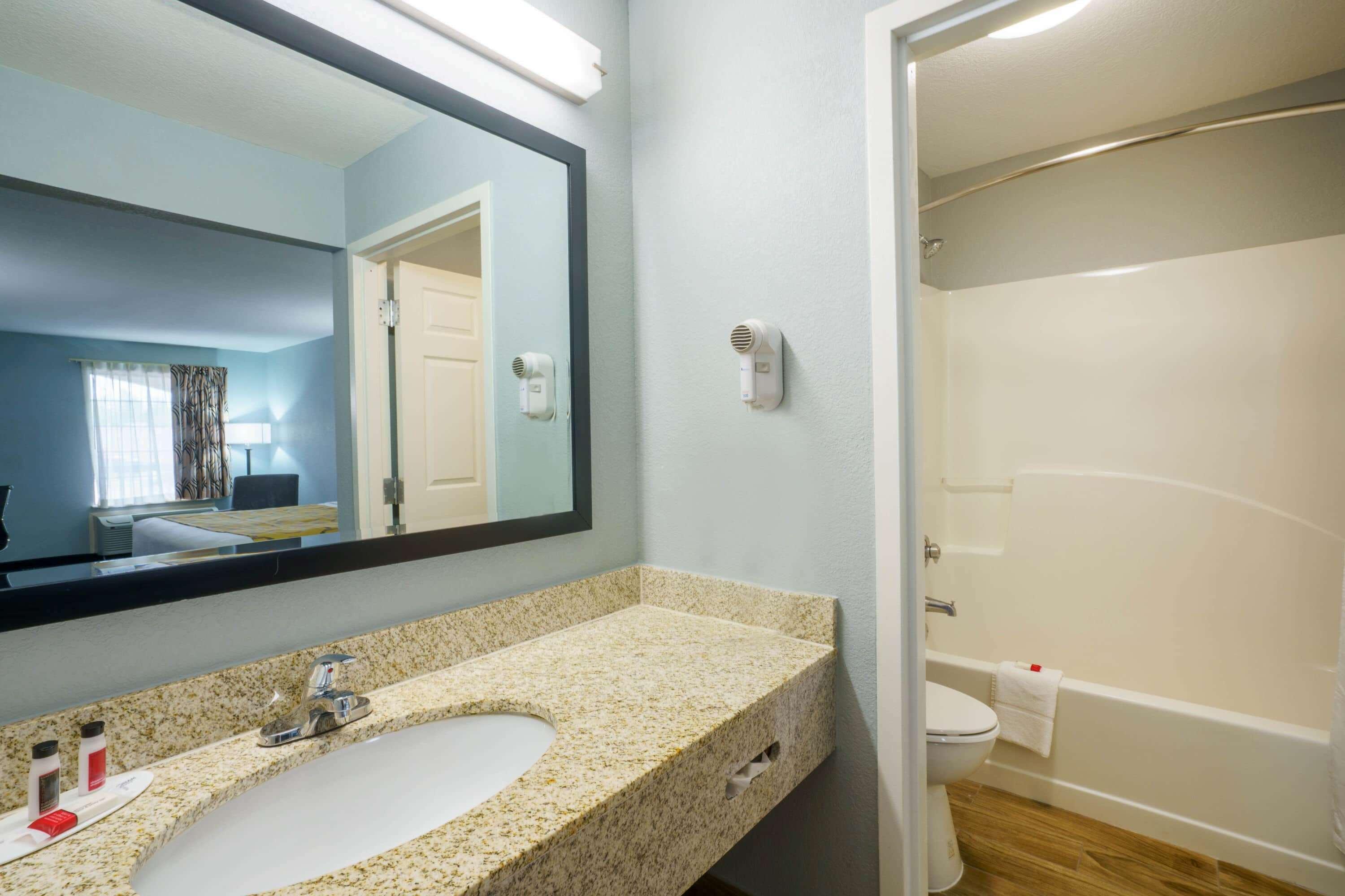 Baymont By Wyndham Motel 2*