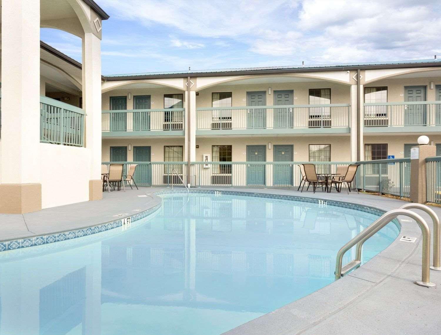 Baymont By Wyndham Motel Gallatin